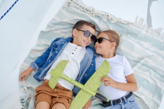 Occhiali da sole per i bambini, quando metterli e come sceglierli
