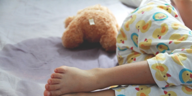 Pipì a letto di notte a 4 anni: che fare?
