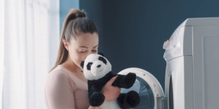 Come lavare i peluche dei bambini senza rovinarli Come lavare i peluche dei bambini senza rovinarli