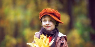 Come vestire i bambini in autunno per evitare sbalzi di temperatura e raffreddori