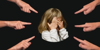 Bambini che dicono le parolacce, come gestirli e farli smettere