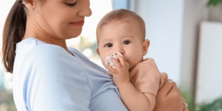 Ciuccio: che fare se il bimbo non lo vuole più, ma senza urla e fatica ad addormentarsi?