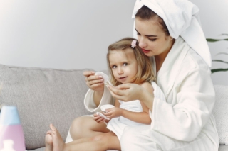 Igiene intima mamma e bambino: regole, errori da evitare e falsi miti