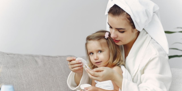 Igiene intima mamma e bambino: regole, errori da evitare e falsi miti