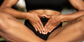 Dolore intimo e rapporti difficili: tutto quello che c’è da sapere sulla vestibolite vulvare