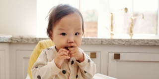 7 segnali che dicono se il tuo bambino è davvero pronto per lo svezzamento